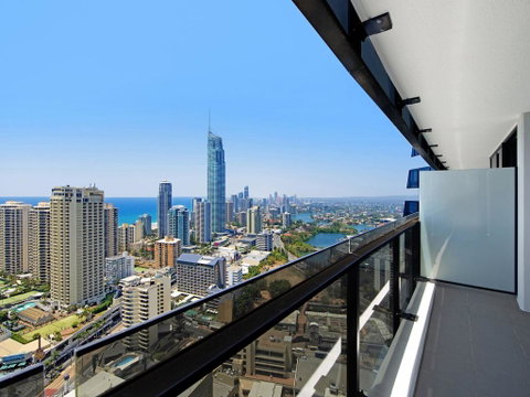 Circle On Cavill Private 2 Bed Ocean View - Accommodation Yamba 2