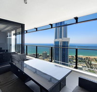 Circle on Cavill Private 2 Bed Ocean View - Accommodation Yamba