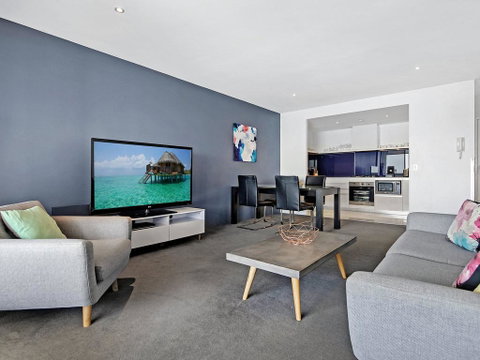 Circle On Cavill Private 2 Bed Ocean View - Accommodation Yamba 3