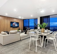 Circle On Cavill Subpenthouse - Accommodation Yamba