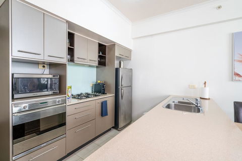City Centre Convenience!Free Wifi, Parking, Netflix, Wine - Accommodation Yamba 1