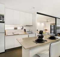 City Getaway Modern Bowen Hills 1 Bedroom with Free WIFI and Parking - Accommodation Yamba