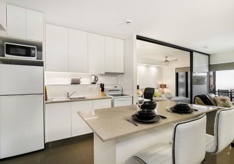 City Getaway Modern Bowen Hills 1 Bedroom With Free WIFI And Parking - Accommodation Yamba 0