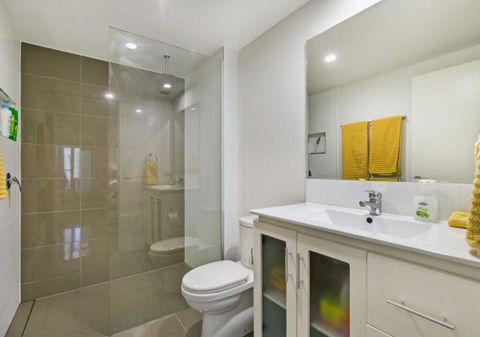 City Getaway Modern Bowen Hills 1 Bedroom With Free WIFI And Parking - Accommodation Yamba 3