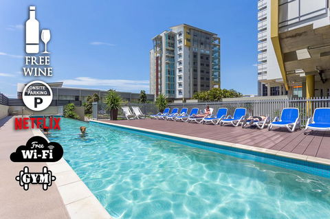 CITY PENTHOUSE , Views, Wine, Pool, Gym, Netflix - Accommodation Yamba 0