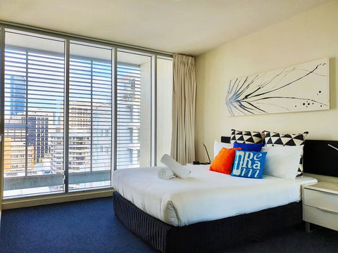 CITY PENTHOUSE , Views, Wine, Pool, Gym, Netflix - Accommodation Yamba 2