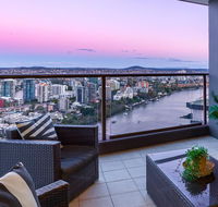 City Sky Home in Africa - River  Story Bridge Views - Accommodation Yamba