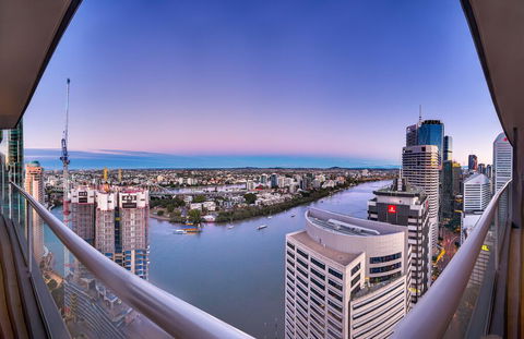 City Sky Home In Africa - River & Story Bridge Views - Accommodation Yamba 1