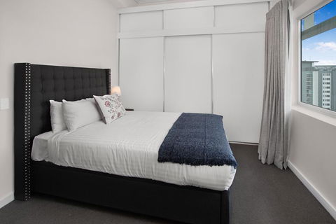 City-Centre Apartment With River Views And Balcony - Accommodation Yamba 1