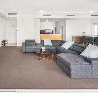City-Centre Apartment With River Views and Balcony - Accommodation Yamba