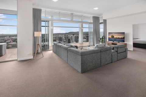 City-Centre Apartment With River Views And Balcony - Accommodation Yamba 2