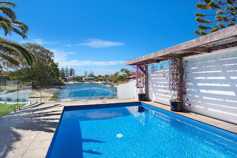 Coastal Elegance - Accommodation Yamba 3