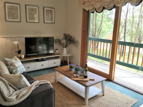 Cockatoo Cottages - Accommodation Yamba 0