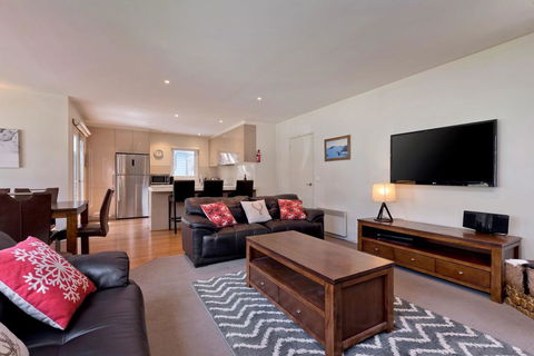 COME BY CHANCE, Dinner Plain - Accommodation Yamba 2