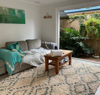 Cosy Backyard Apartment Close To Miami Beach - Accommodation Yamba