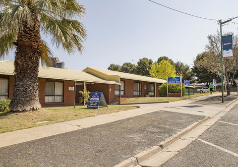 Country Roads Motor Inn - Accommodation Yamba 0