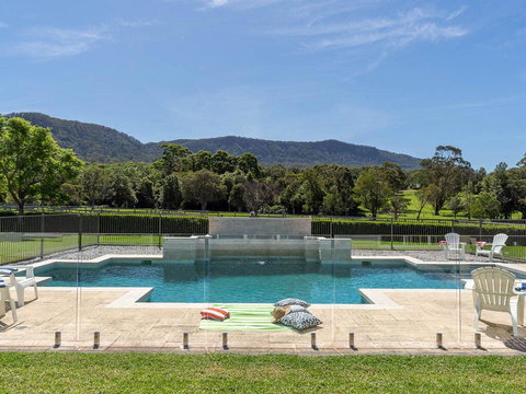 Cowley House - Stunning Entertainer, Views, Pool - Accommodation Yamba 2