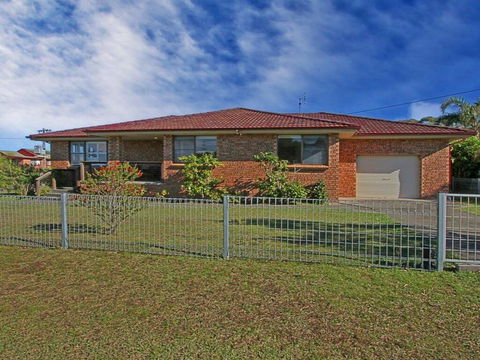 Culburra Getaway - Close To Beach And Lake - Accommodation Yamba 0