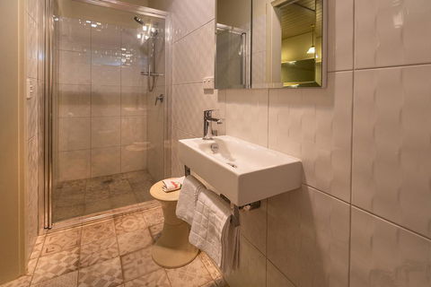 Cygnet, Studio On Sturt - Accommodation Yamba 3