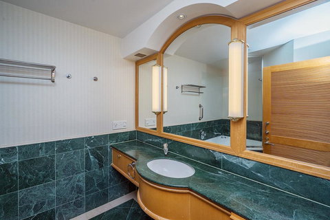 Deluxe Ocean Views - Accommodation Yamba 2