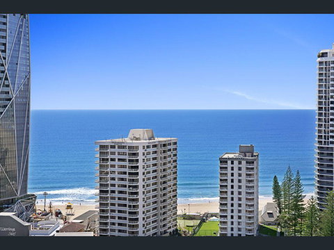 Deluxe Ocean Views - Accommodation Yamba 3