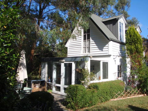 Devon Cottage - Accommodation Yamba 0