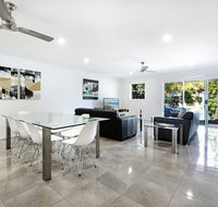 Diamond Beach 3 Bedroom Poolside Apartment - Accommodation Yamba
