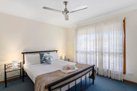 Dolphin Sands Holiday Cabins - Accommodation Yamba 0