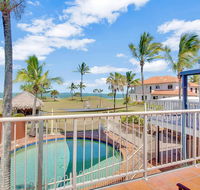 Driftwood on the Beach - Accommodation Yamba