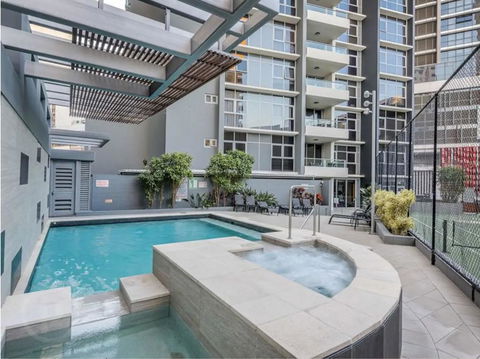 Executive Family 3 Bedroom Suite - Brisbane CBD - Views - Pool - WIFI - Free Parking - Accommodation Yamba 3