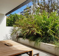 Executive Living in this Chic Garden Apartment - Accommodation Yamba