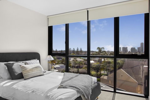 Family Unit With Parking, Balcony, Pool Near Beach - Accommodation Yamba 1