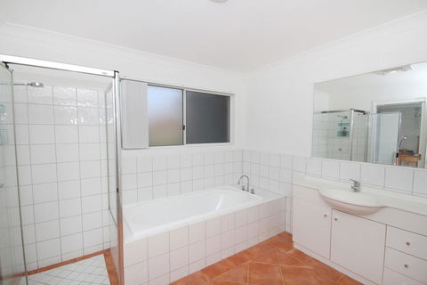 FANTASTIC HOLIDAY UNIT IN A PERFECT LOCATION - Accommodation Yamba 1