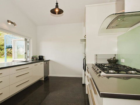 Farrant House - Modern And Contemporary - Accommodation Yamba 1