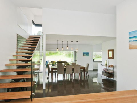 Farrant House - Modern And Contemporary - Accommodation Yamba 3