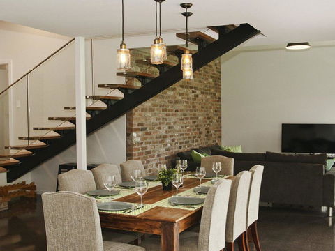 Farrant House - Modern And Contemporary - Accommodation Yamba 0