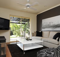 Feathers Serviced Townhouse - Accommodation Yamba