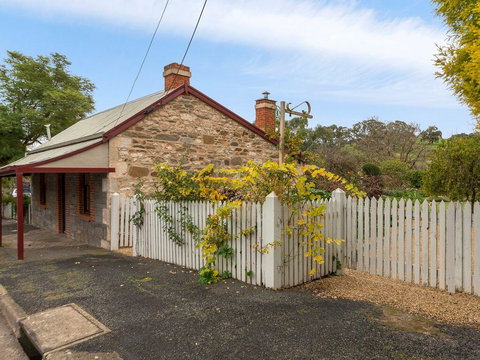 Fig Tree Cottage - Accommodation Yamba 0