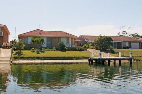 Fisherman's Delight Waterfront - Accommodation Yamba 2