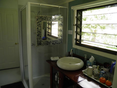 Follywood Guesthouse B&B - Accommodation Yamba 2