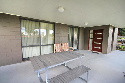 FRASERS COTTAGE- 23 Castle St Laurieton - Accommodation Yamba 2