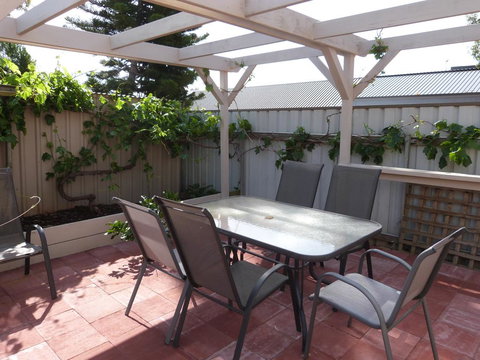 Fullarton Motor Lodge - Accommodation Yamba 1