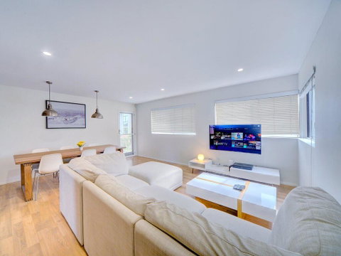 GCHM Beachside Getaway With Netflix & Wi-Fi - Accommodation Yamba 0