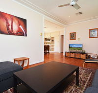 Glandore Estate Vineyard Homestead onsite cellar door  walk to restaurants incl EXP - Accommodation Yamba