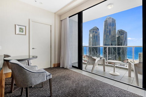 Gold Tower 20th Level Hotel Suite - Accommodation Yamba 3