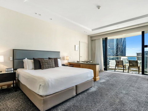 Gold Tower In The Oaks Hotel Surfers Paradise - 1020 - Accommodation Yamba 0