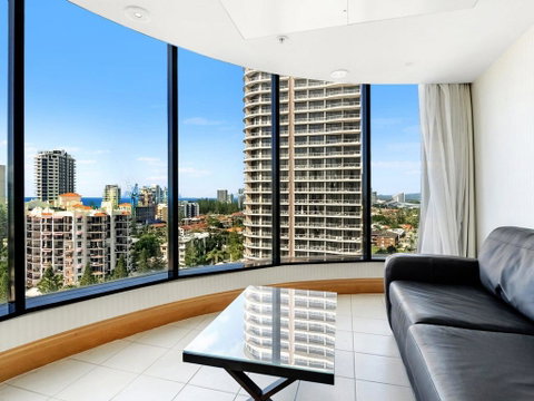 Gold Tower In The Oaks Hotel Surfers Paradise - 1020 - Accommodation Yamba 3