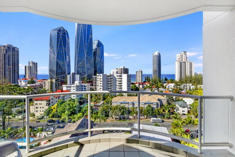Gold Tower Private Deluxe King Room - Accommodation Yamba 1