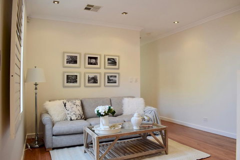 Gorgeous Row Terrace Near Sydney Harbour Bridge - Accommodation Yamba 0