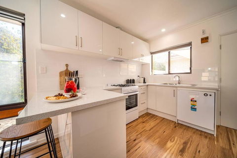 Harmony At Henley Beach-Wifi - Nespresso - Netflix - Accommodation Yamba 3